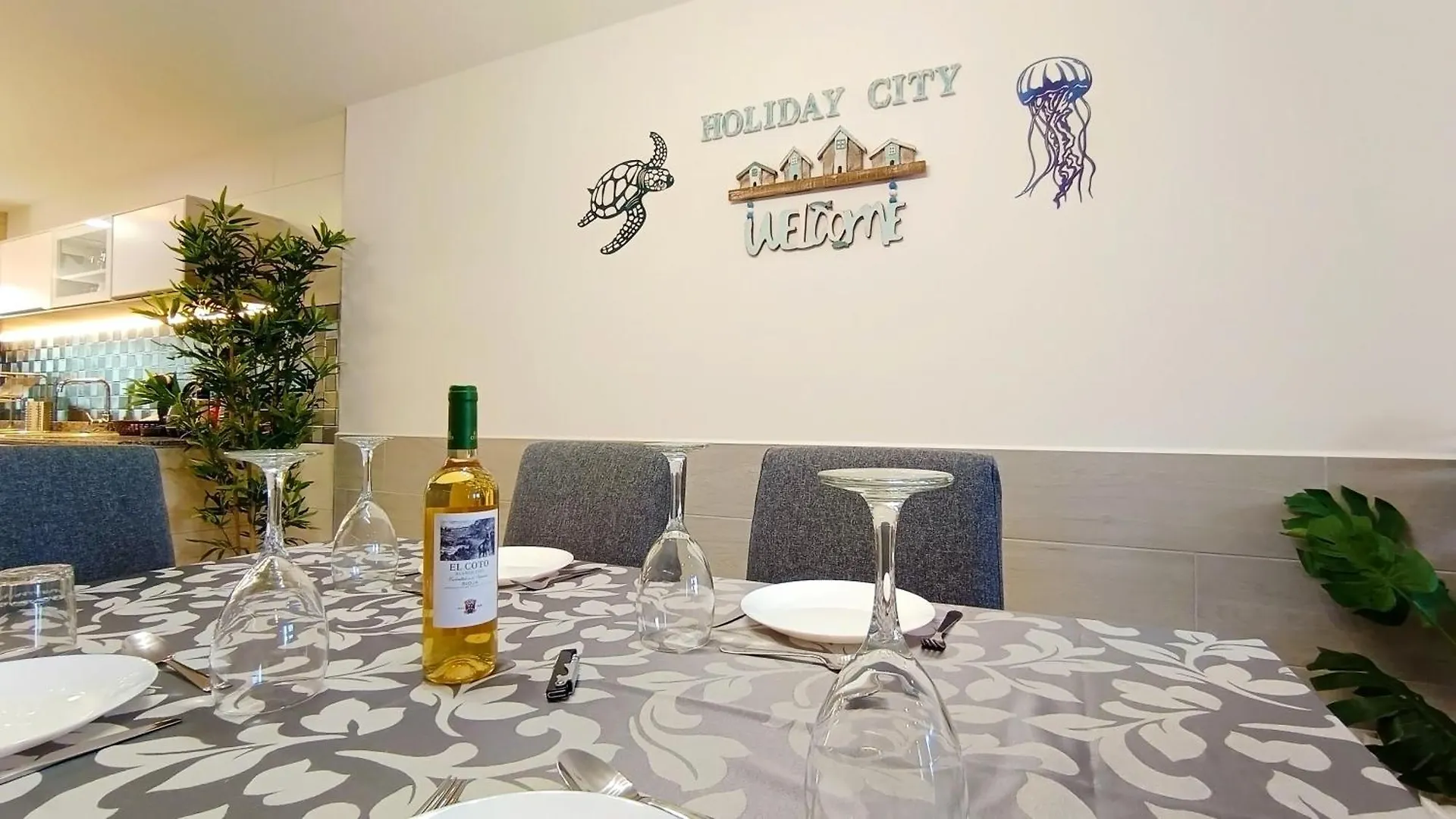 Holiday City 코라레호
